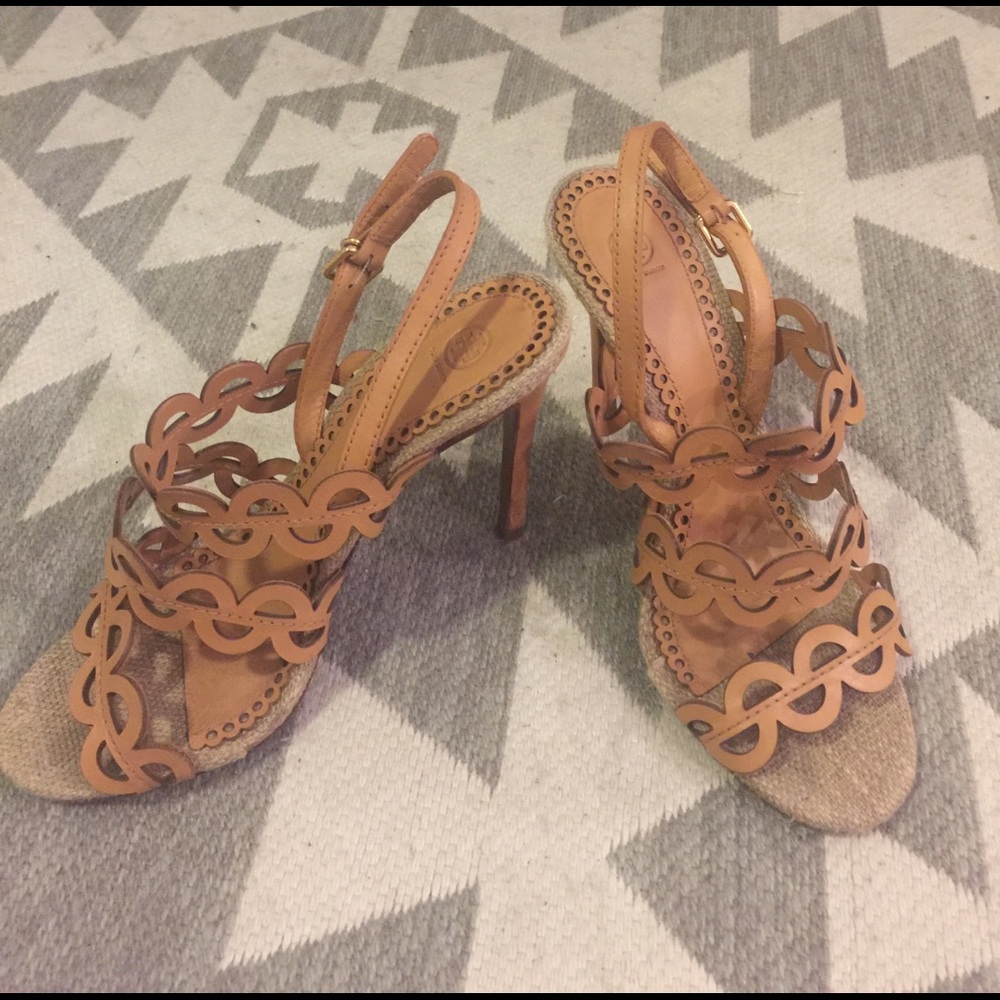 Tory Burch Scalloped Tan Leather Sandals Size 8