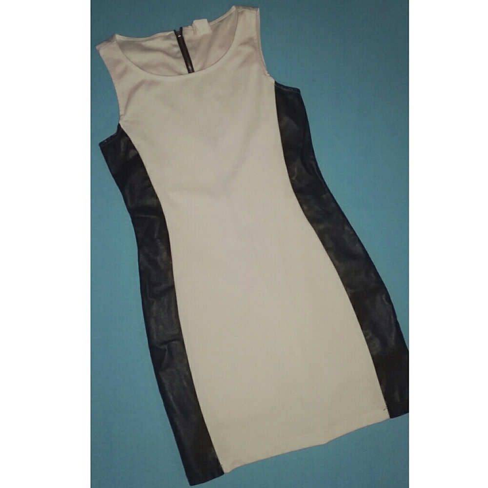 🎀Sleek size Medium Dress by One Clothing🎀 NWOT