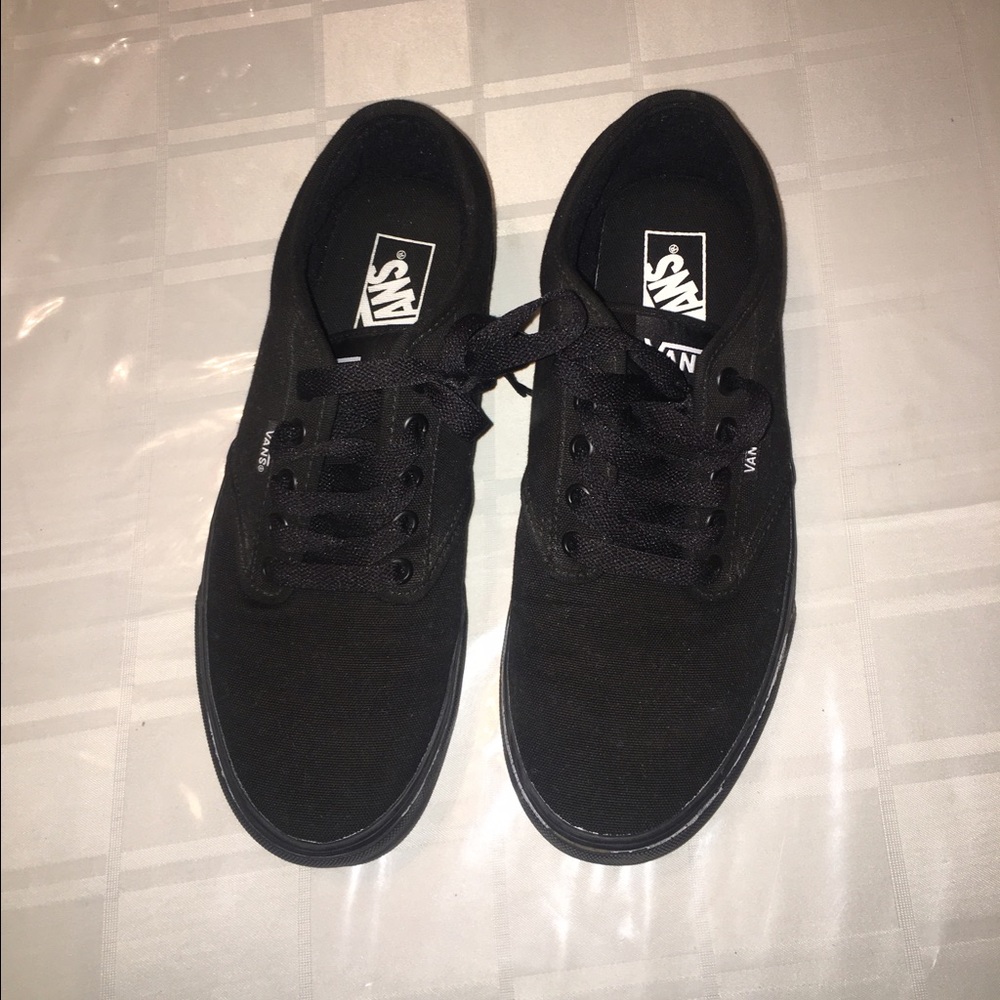 Black mid top VANS BRAND NEW