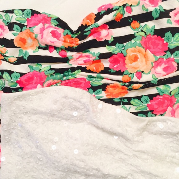 EXPRESS Crop-Top Bundle - Picture 3 of 3