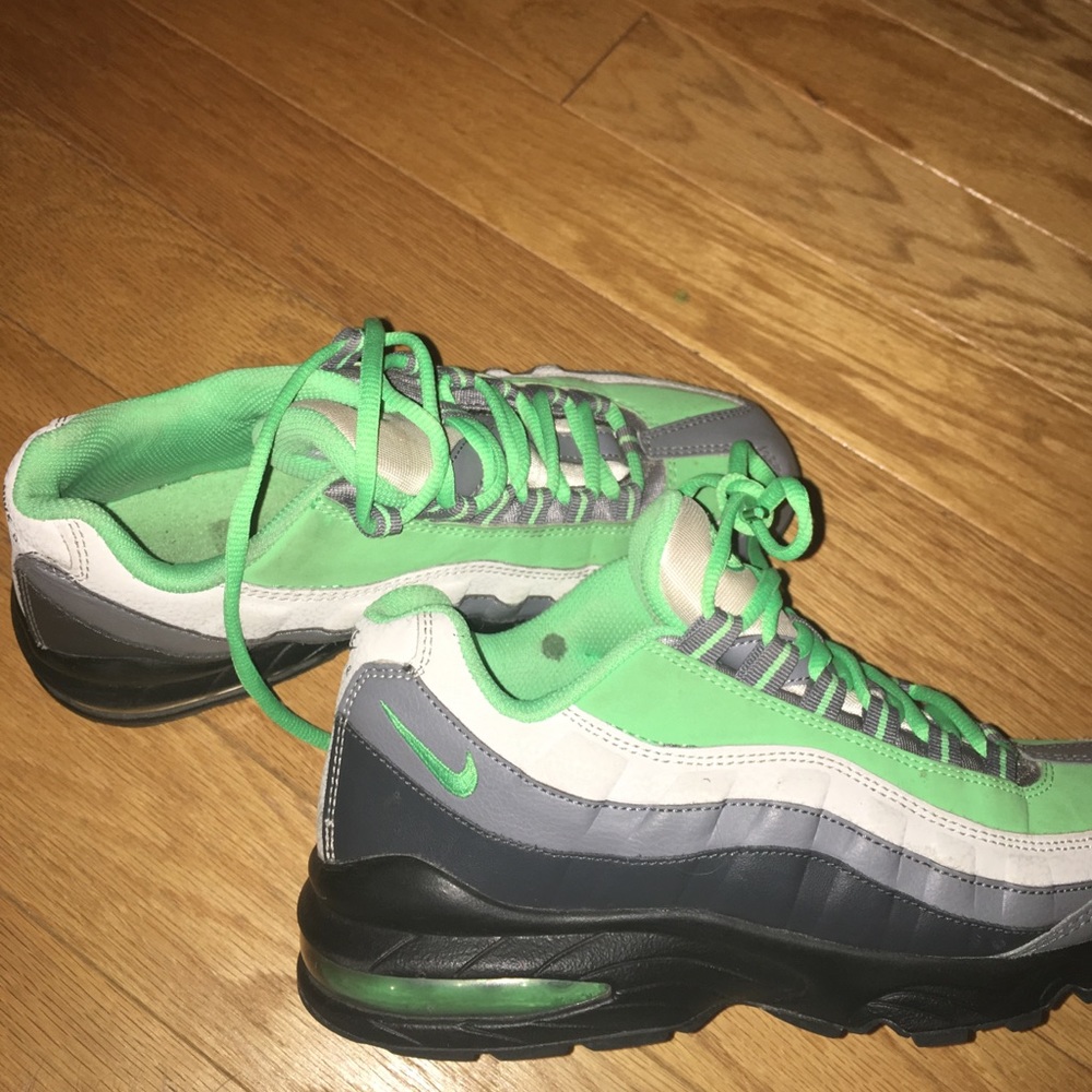 SOLD!!!!9/23/17 Nike air max
