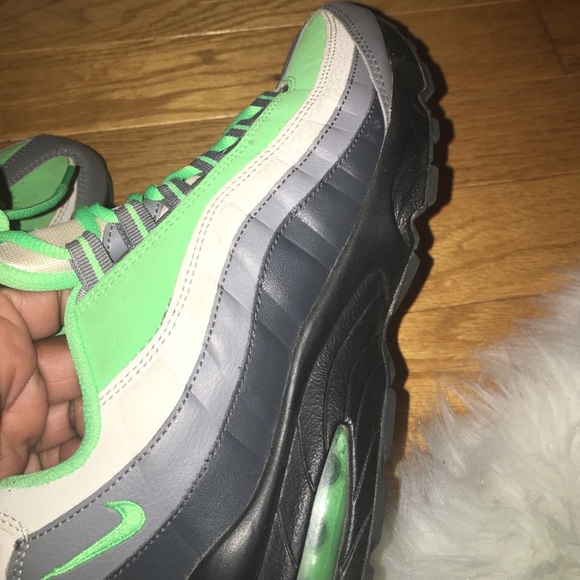 SOLD!!!!9/23/17 Nike air max - Picture 3 of 4