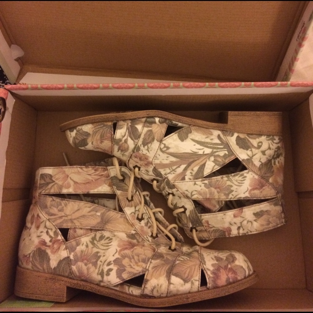 Selling a floral Jellypop ankle boot