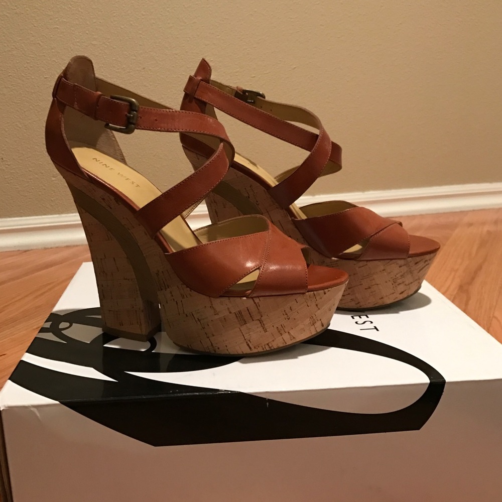 Nine West "Caridad" Platform Sandals. 🍹🍍👒