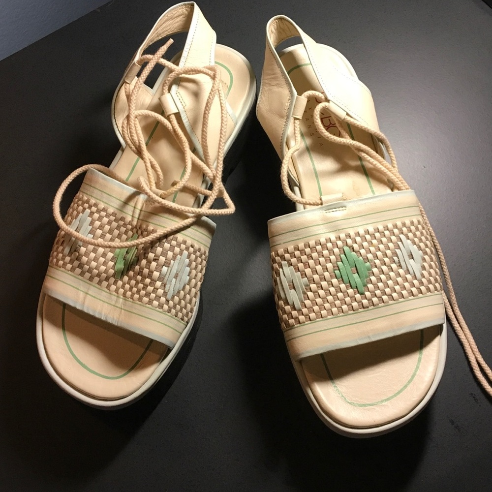 BCBG 10 Cream and Blue Sandals