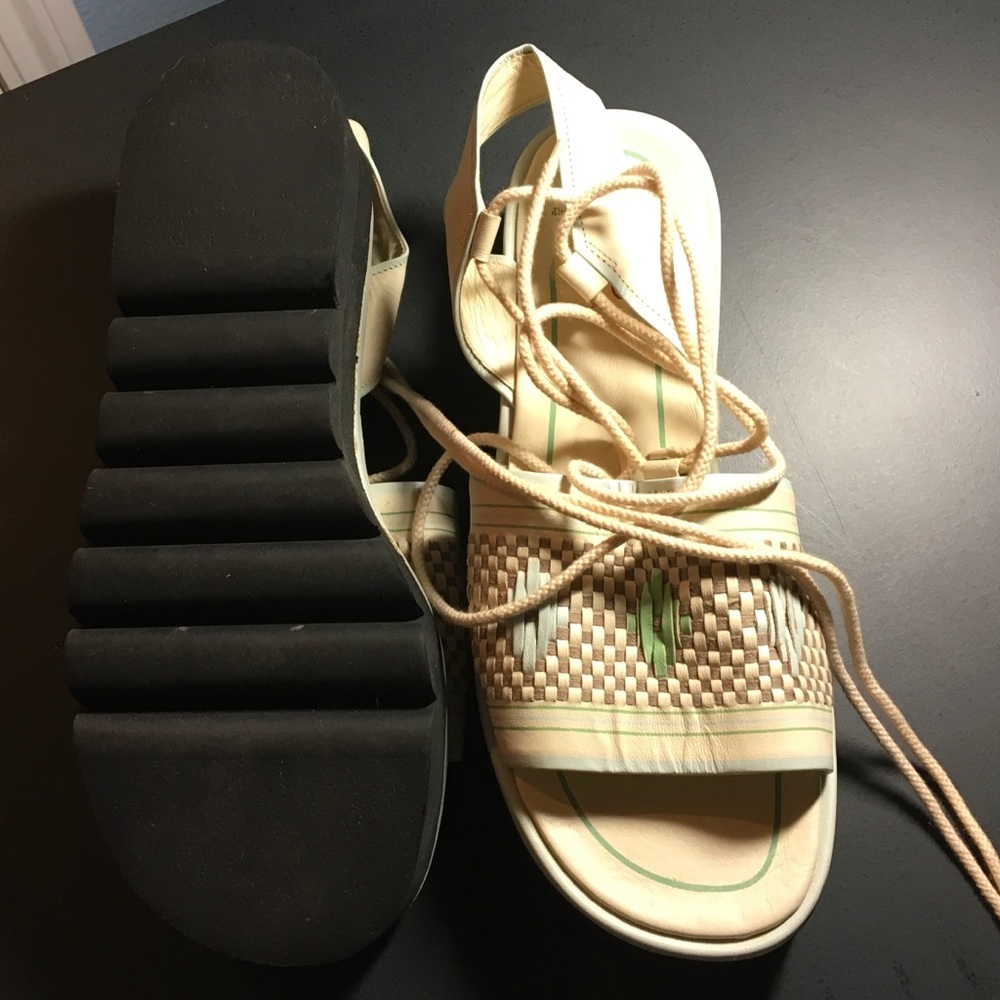 BCBG 10 Cream and Blue Sandals - Picture 2 of 4