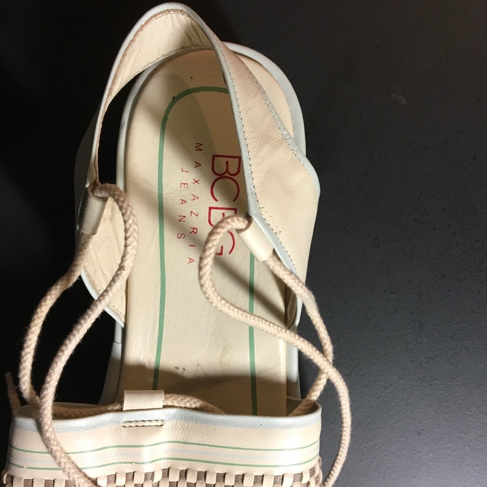BCBG 10 Cream and Blue Sandals - Picture 3 of 4