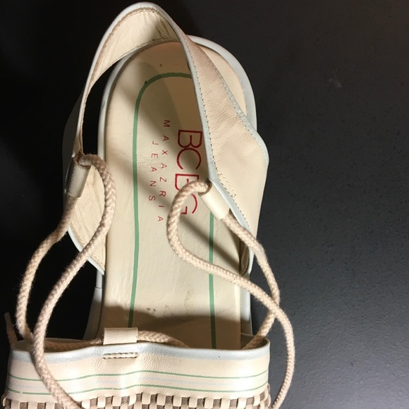 BCBG 10 Cream and Blue Sandals - Picture 3 of 4