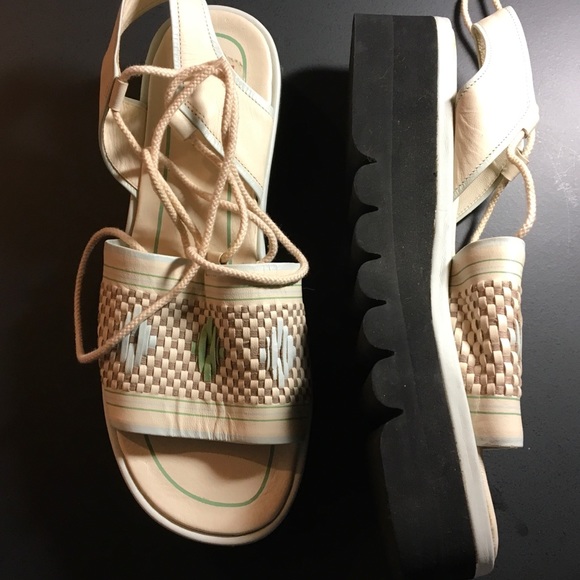 BCBG 10 Cream and Blue Sandals - Picture 4 of 4