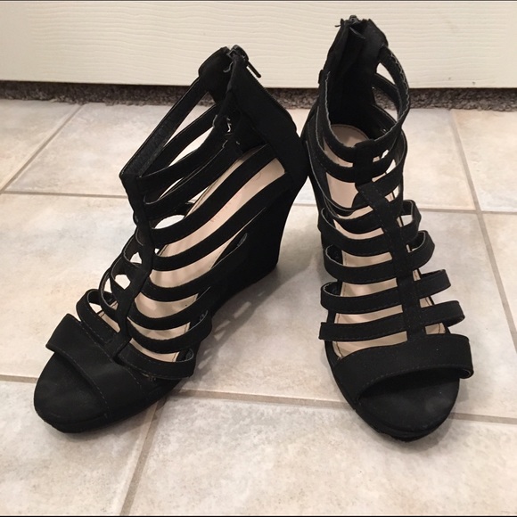 Really Cute Strappy High Heels - Picture 2 of 5