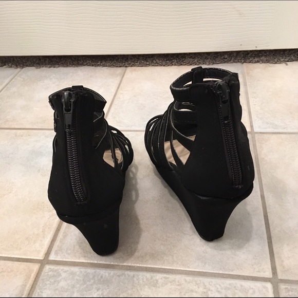 Really Cute Strappy High Heels - Picture 3 of 5