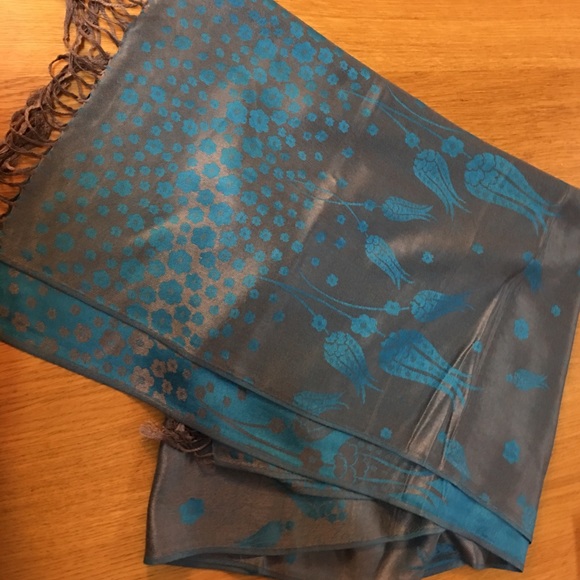 Scarf - Picture 2 of 3