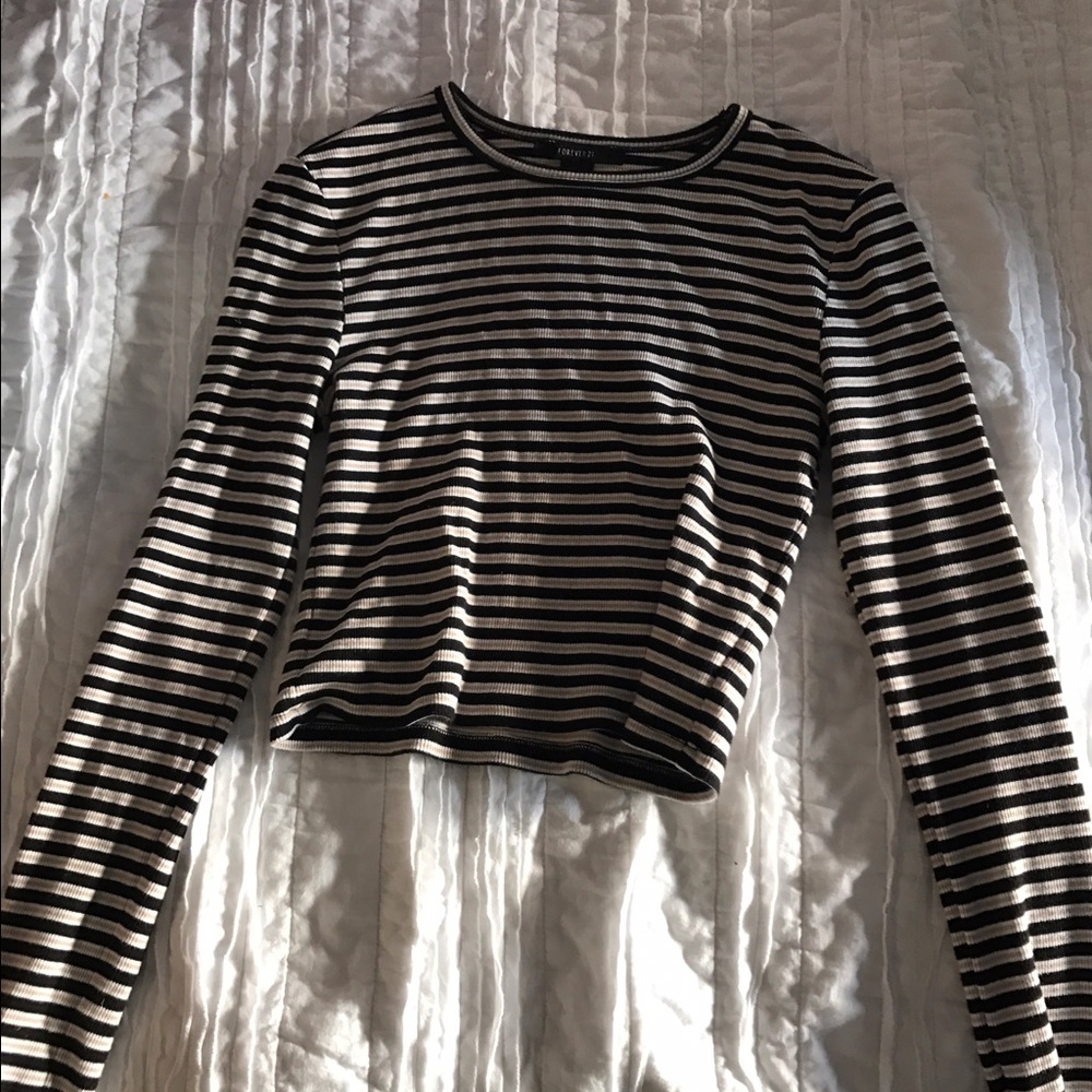 Long sleeved, striped crop top.