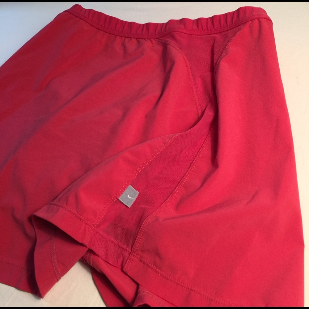 Nike Women's athletic skirt, built in shorts, EUC