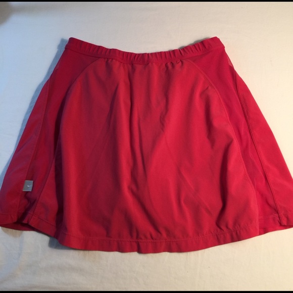 Nike Women's athletic skirt, built in shorts, EUC - Picture 3 of 7