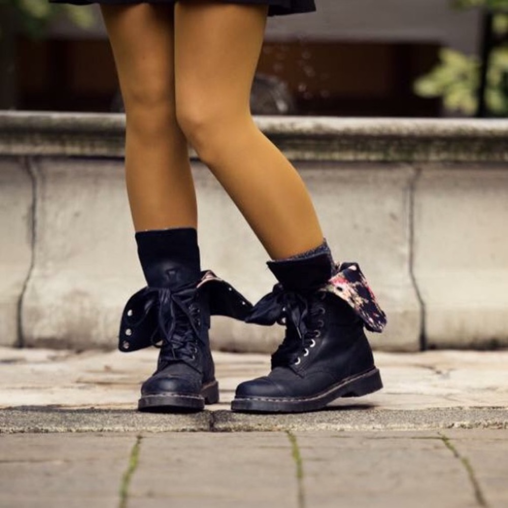 1914 Dr. Martens in Black with Ribbon Shoelace