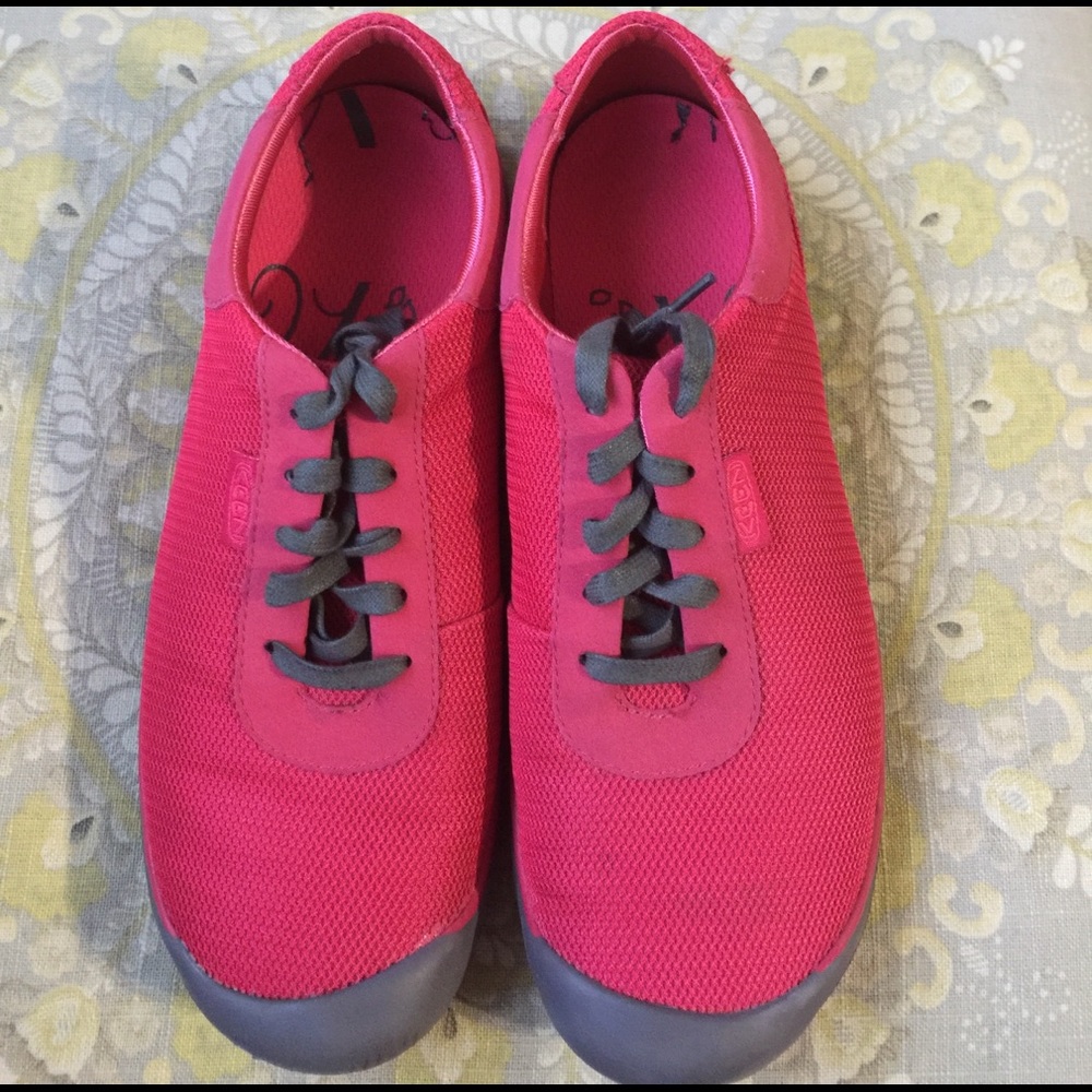 Keen tennis shoes