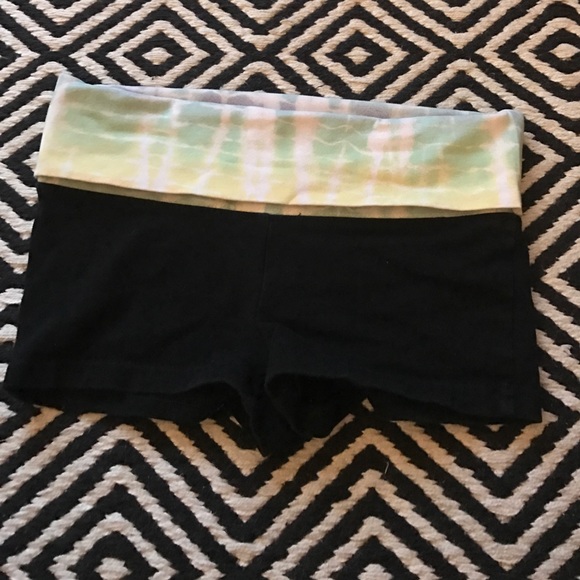 Girls athletic Stretch Shorts - Picture 2 of 2