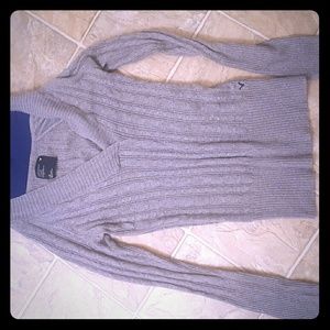 Gray long sleeve v-neck sweater