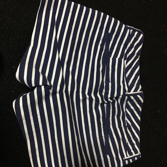 Old navy shorts - Picture 2 of 2