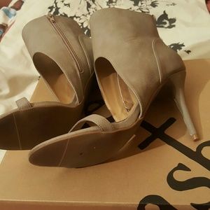 Jamila by Sophia & Lee