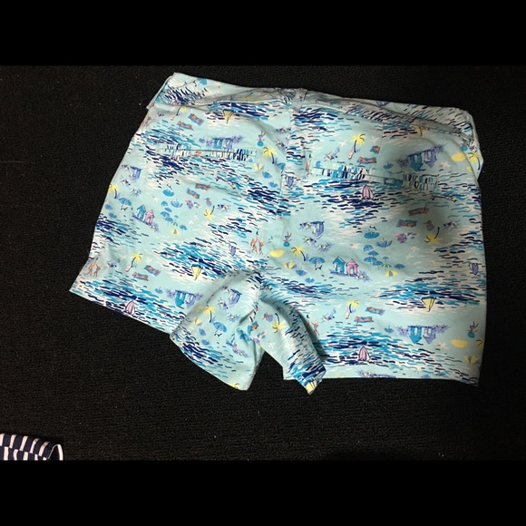 Old navy shorts size 2 - Picture 2 of 2