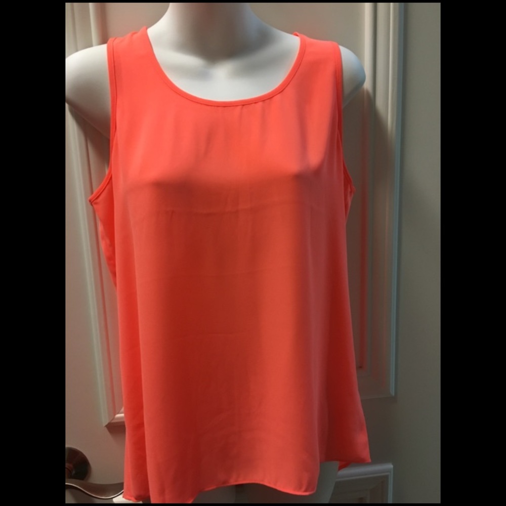 NWOT! Split back tank top