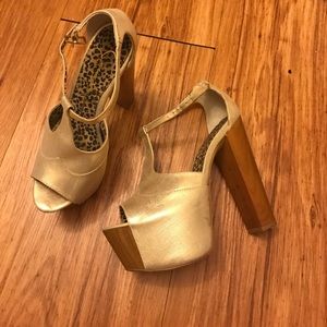 Jessica Simpson Dany gold/iridescent size 7