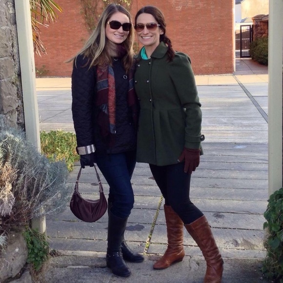 Hi I'm Lisa. Send me an offer. I won’t decline - Picture 2 of 3