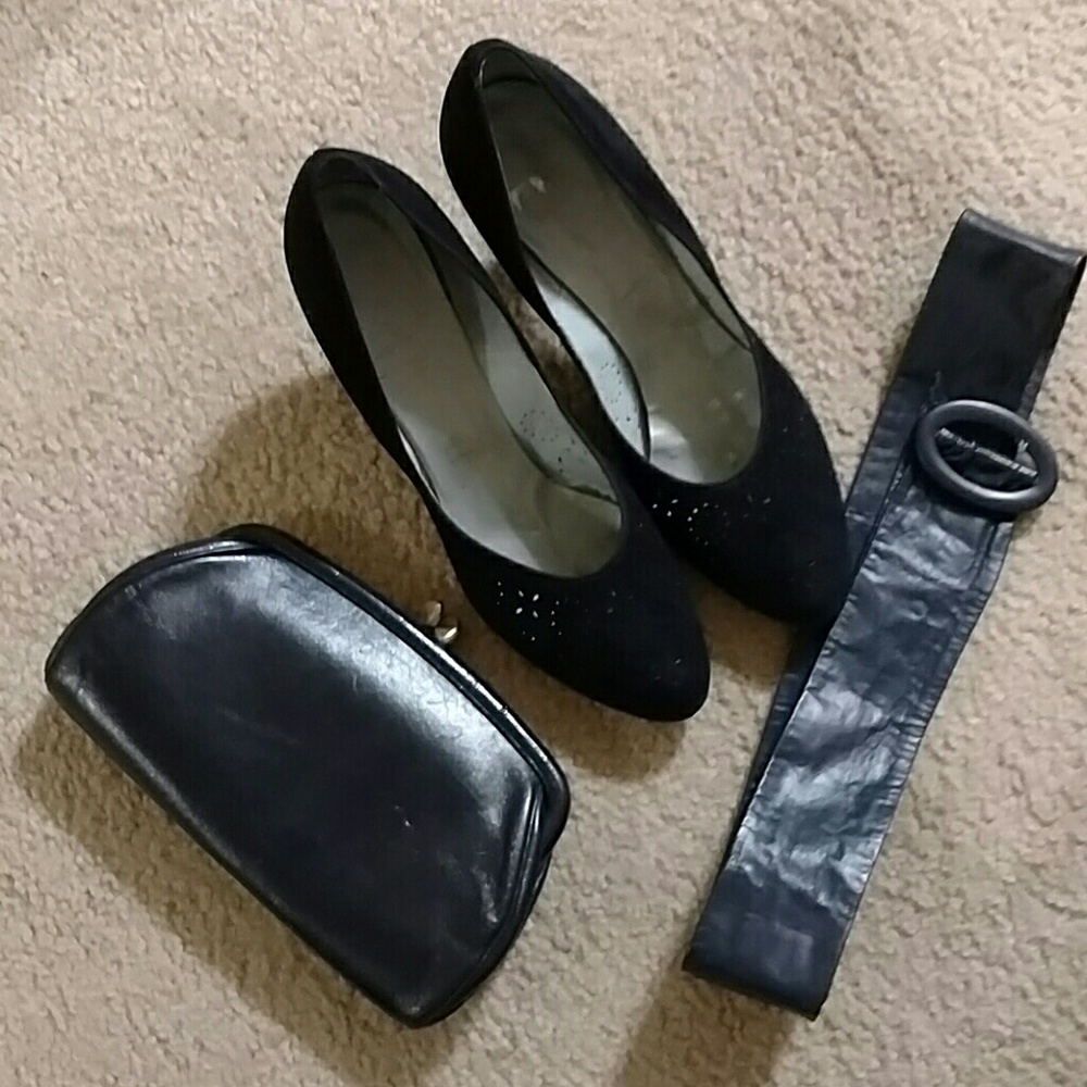 Vintage 1950's eyelet perforated suede pumps