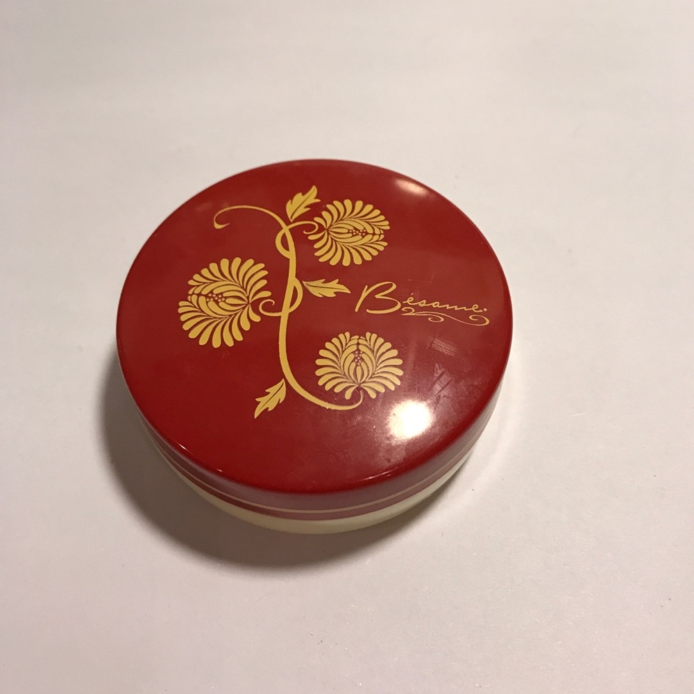 Besame Brightening Vanilla Powder