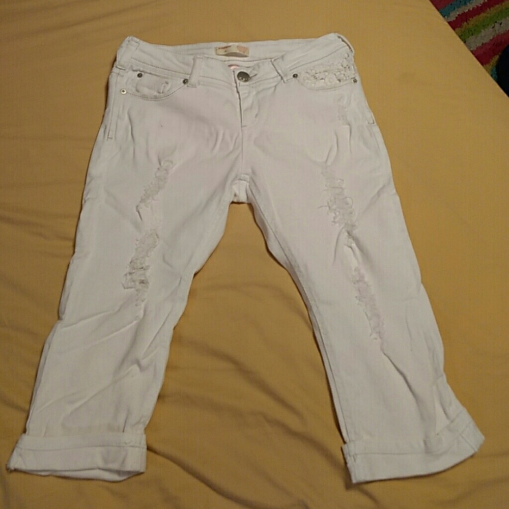 Juniors stretch. capri denim