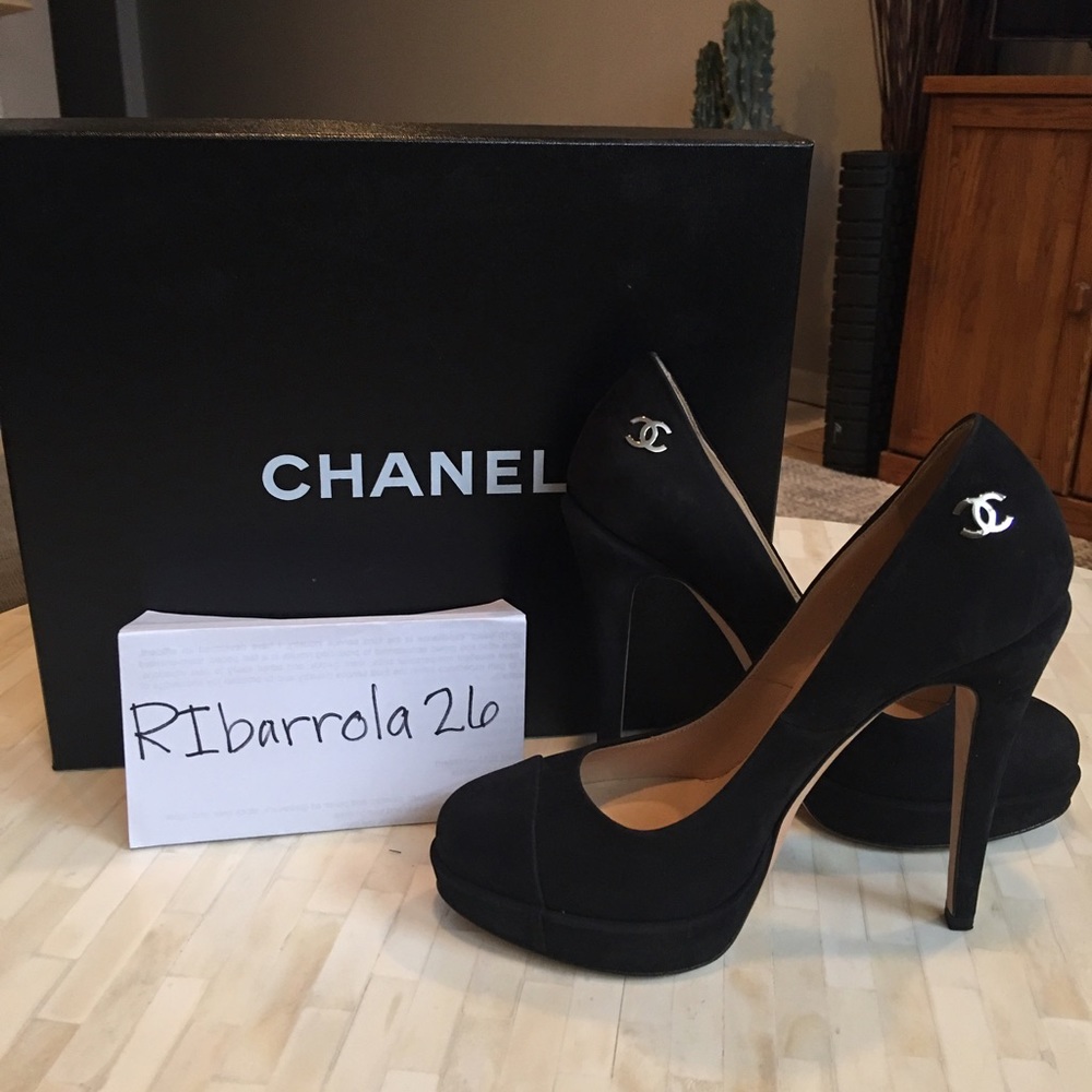 Chanel Black Pumps 👠