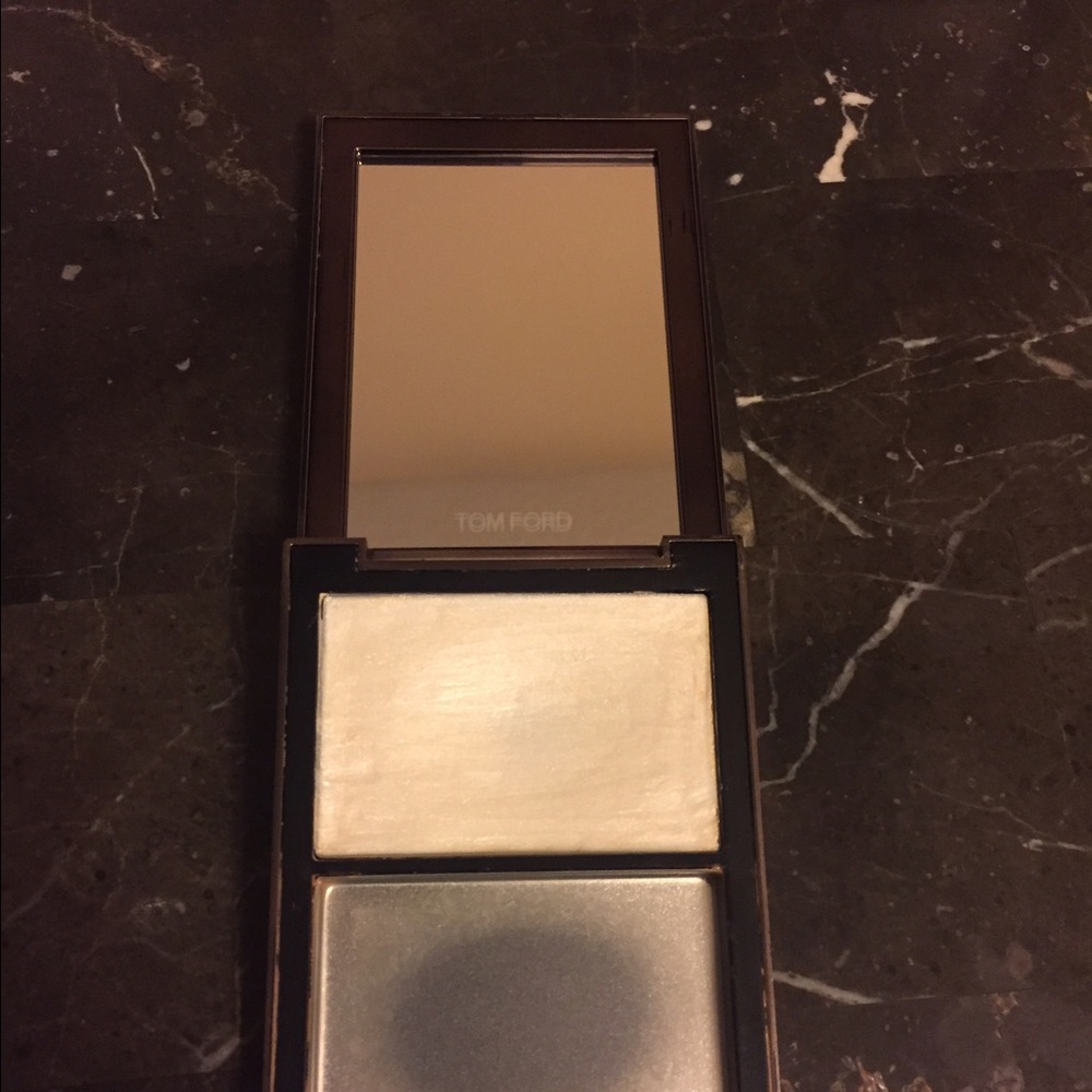 Tom Ford shade & illuminate intensity 01