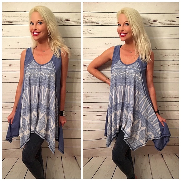 LAST 1❤️Print and solid mix shark bite hem tunic! - Picture 4 of 7