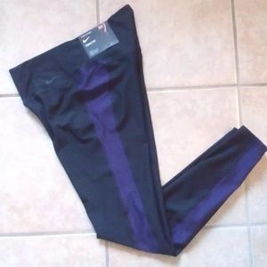 Nike tight fit leggings. Size large. NWT