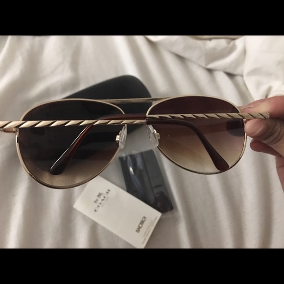 ✨COACH SUNGLASSES✨ - Picture 4 of 4