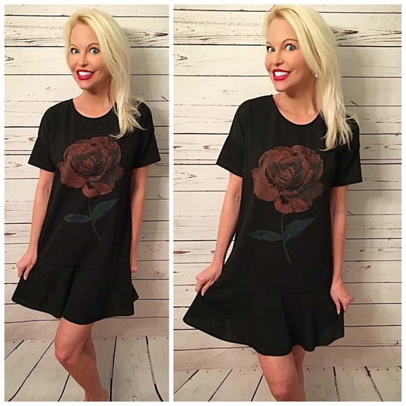 Dresses & Skirts - Adorable rose 🌹 tunic dress!