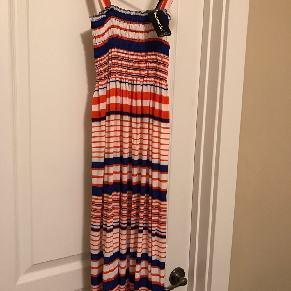 🔒 SOLD🔒 Gorgeous Summer Silk Knee High Tank Top
