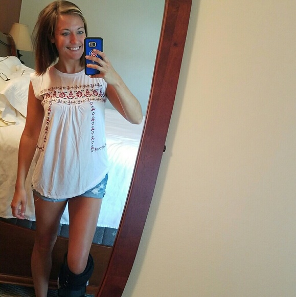 LAST 1 Embroidered Cap Sleeve Top - Picture 3 of 4