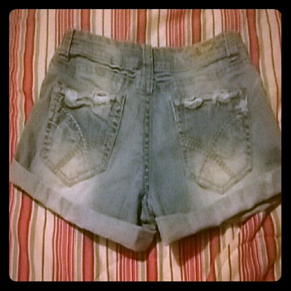 Cuffed Shorts - Picture 3 of 4