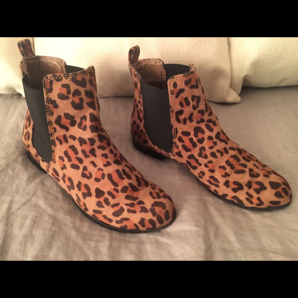 Small cheetah print slip on bootie