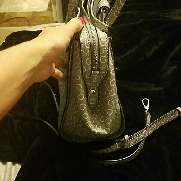 Guess purse - Picture 4 of 6