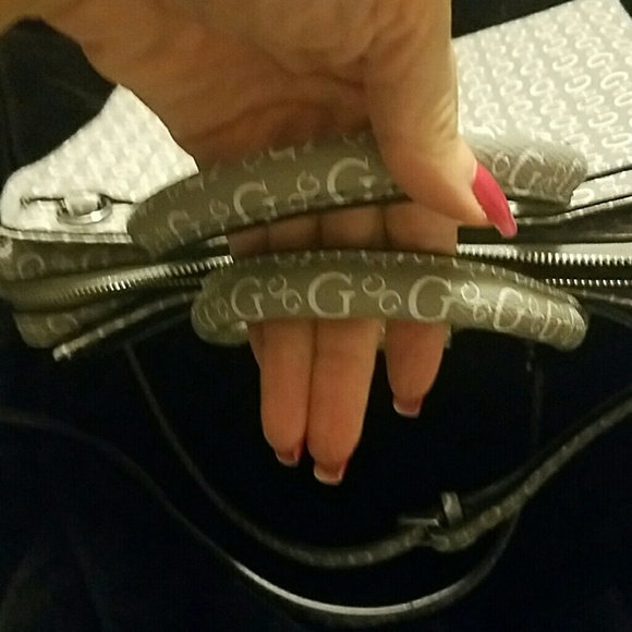 Guess purse - Picture 5 of 6