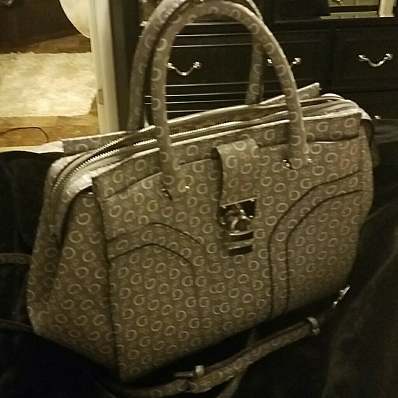 Guess purse - Picture 6 of 6