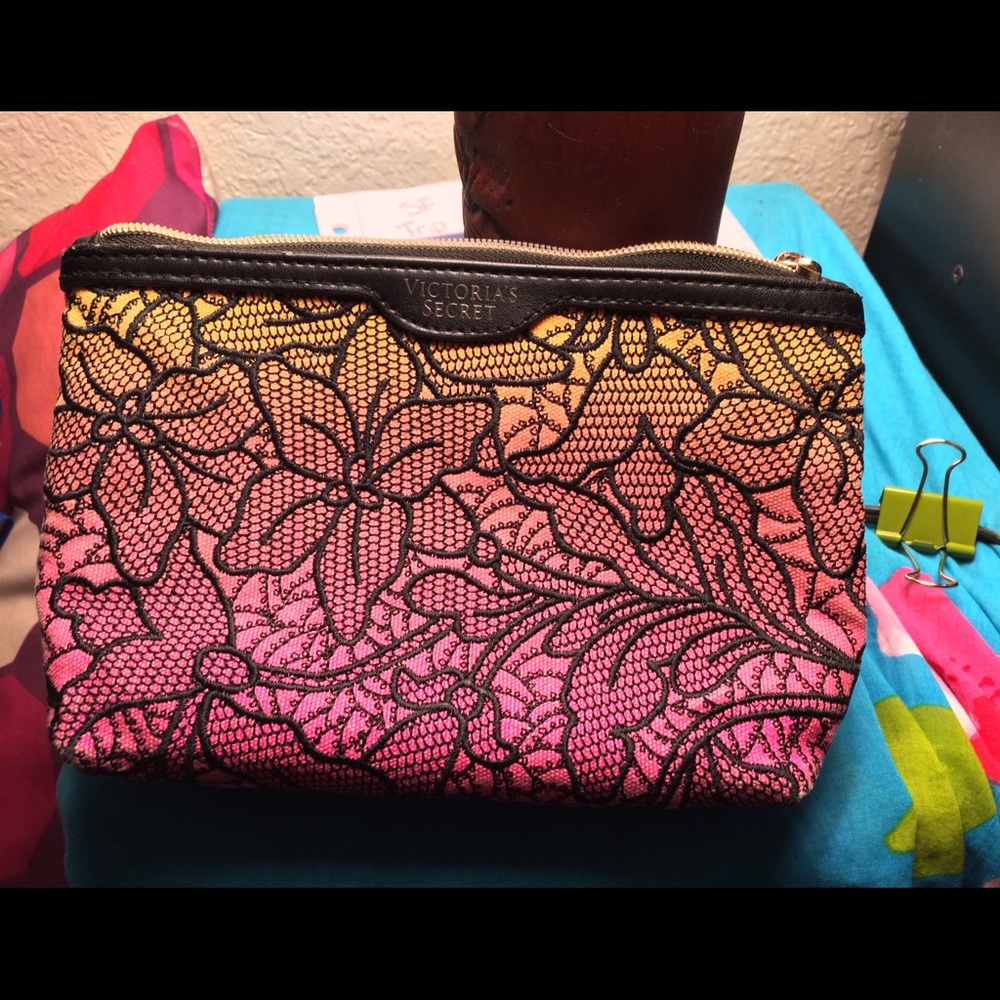 VS limited edition makeup bag 💄