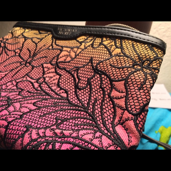 VS limited edition makeup bag 💄 - Picture 2 of 4