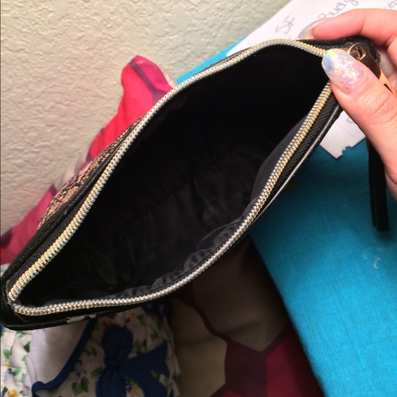 VS limited edition makeup bag 💄 - Picture 3 of 4