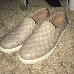 Steve Madden tan shoes