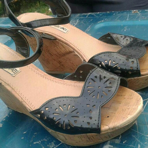 Size 8w wedges - Picture 3 of 3